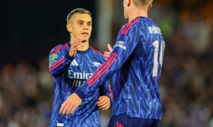 英超-埃泽斩获处子球特罗萨德破门 阿森纳2-0进16强