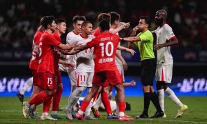 脱离降级区！中超-茹子楠世界波制胜 梅州1-0胜10人海牛